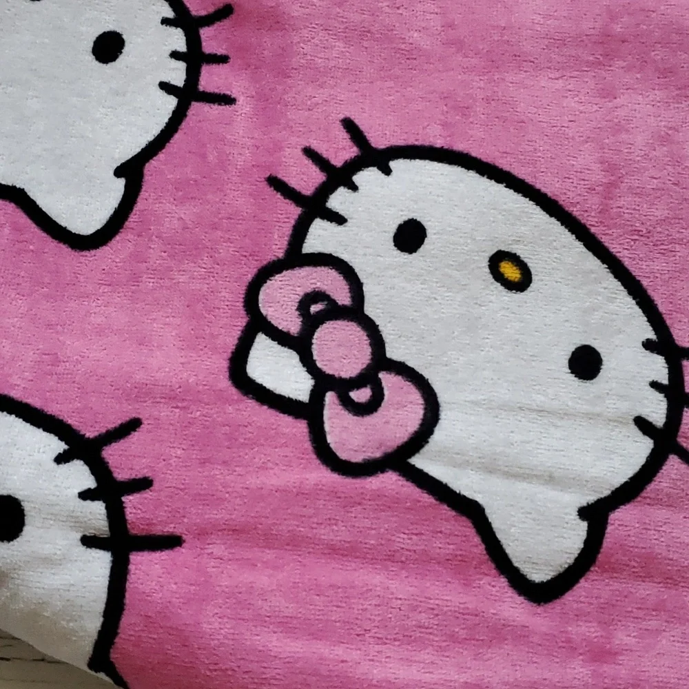 🆕️ SANRIO HELLO KITTY PINK TOWEL 💕